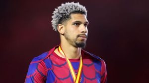 Si Nyonya Tua Incar Bek Andalan Barca!