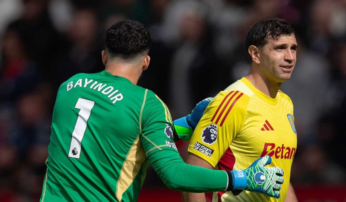 Emi Martinez Gagal ke MU? Villa Pasang Badan!