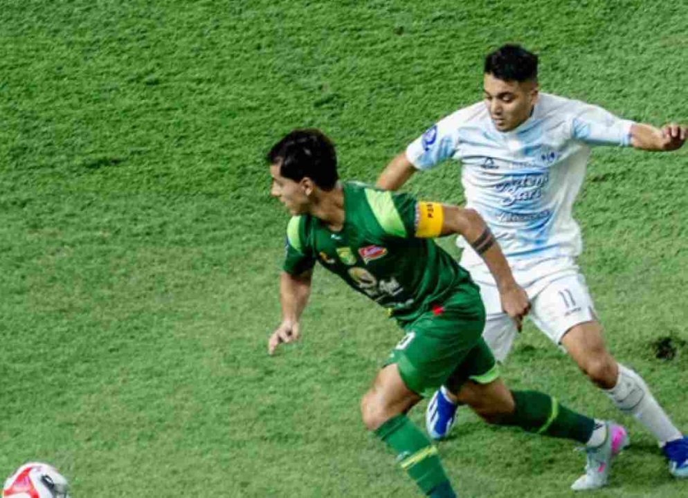 Gol Dramatis Vidal Bungkam Persebaya di GBT!