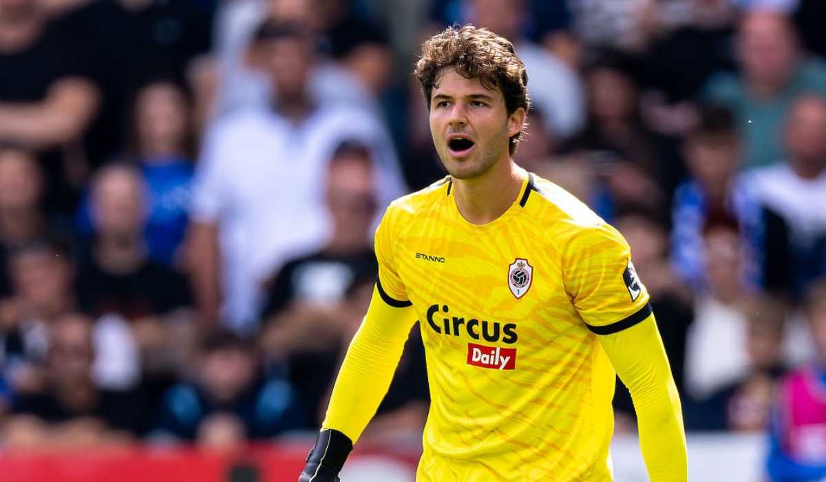 BOM! Manchester United Rekrut Kiper Muda, Nasib Onana di Ujung Tanduk?