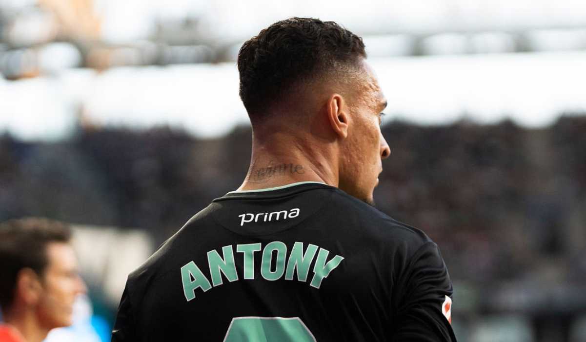 Drama Transfer Antony: Bintang MU Ini Hampir Batal Hengkang! 1 Drama Transfer Antony: Bintang MU Ini Hampir Batal Hengkang!