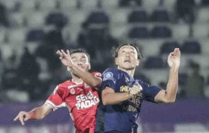 Persita Terbang Tinggi! Semen Padang Makin Terpuruk