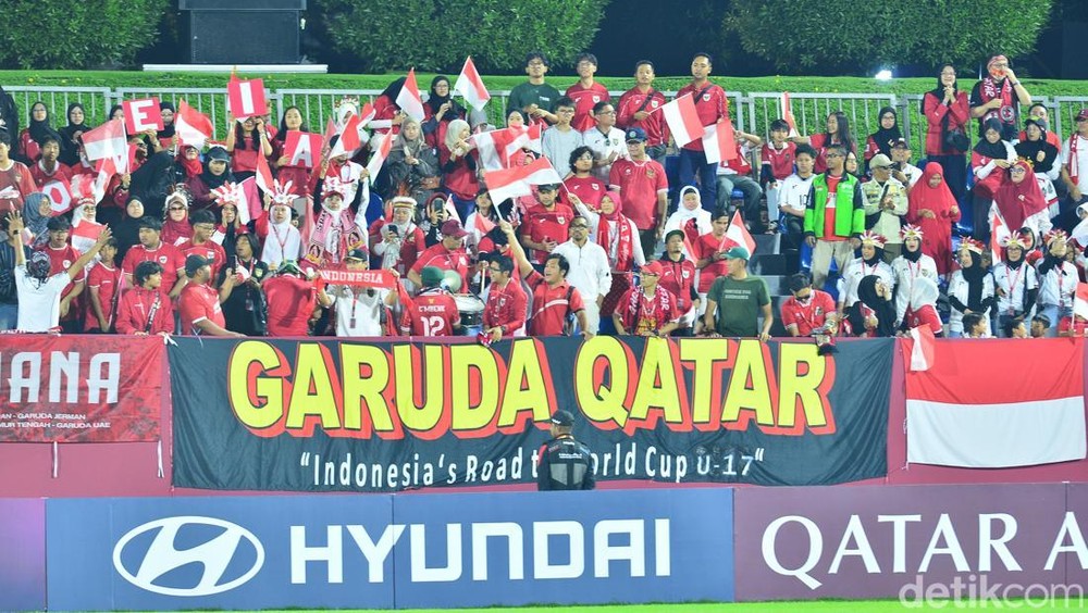 Garuda Muda Banjir Dukungan di Qatar, Coach Nova Terharu!