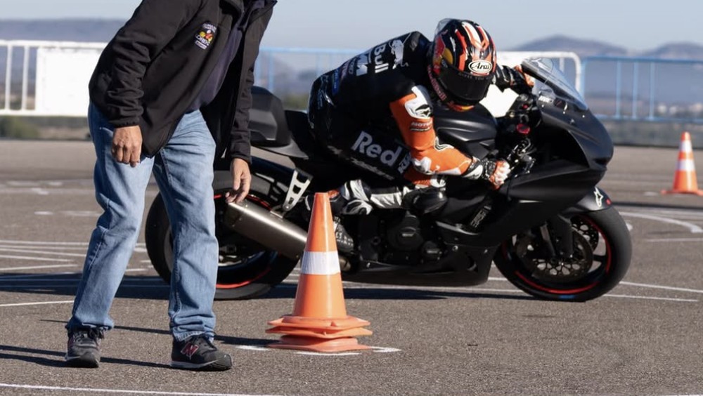 Vinales Kembali Ganas? Lorenzo Siap Poles Mental Juara!