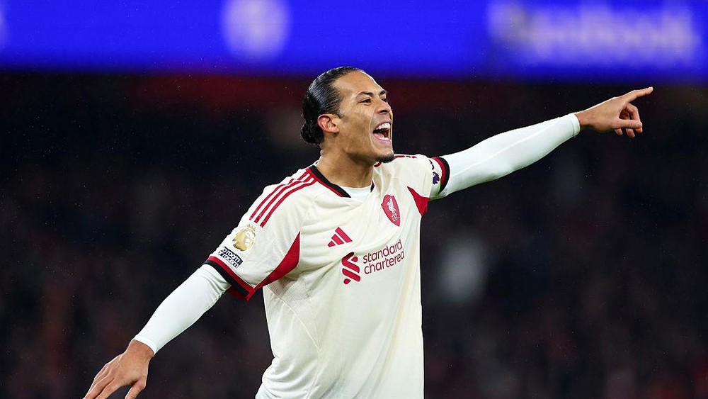 Van Dijk Serang Balik Pundit, Khawatir Pemain Muda 'Kena Mental'