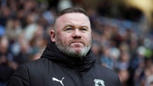 Vinicius Dilempari Botol, Rooney: Selebrasi Gol Dilarang?