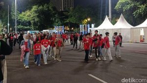 SportsZam - Gelora Bung Karno (GBK) bergemuruh! Ribuan suporter Timnas Indonesia tumpah ruah, memadati stadion kebanggaan untuk menyaksikan laga perdana Garuda di FIFA Series melawan Saint Kitts and Nevis. Antusiasme menyambut era baru di bawah komando pelatih John Herdman begitu terasa, Jumat (27/3/2026).