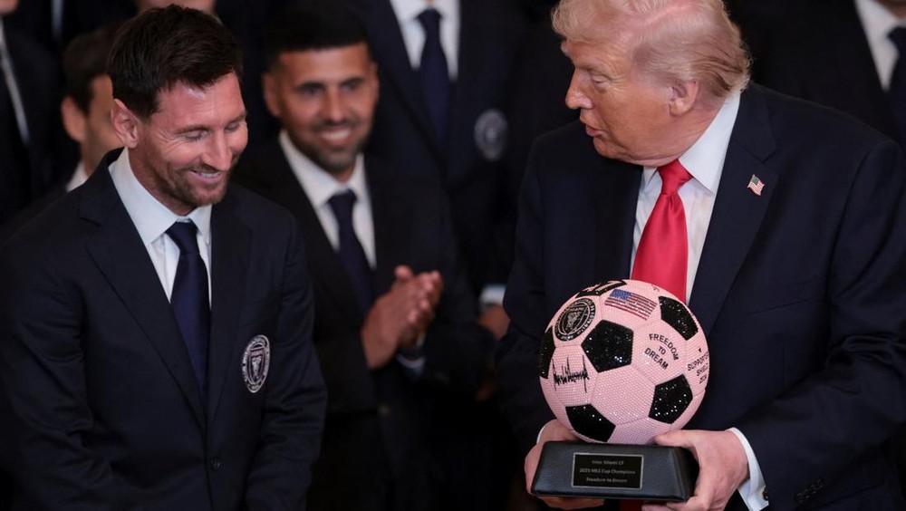 Messi Lebih Hebat dari Pele? Trump Bikin Pernyataan Kontroversial!