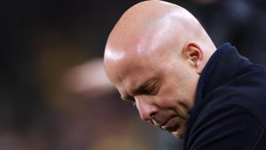 Arne Slot: Jangan Pulang Dulu, Kami Akan Berjuang!