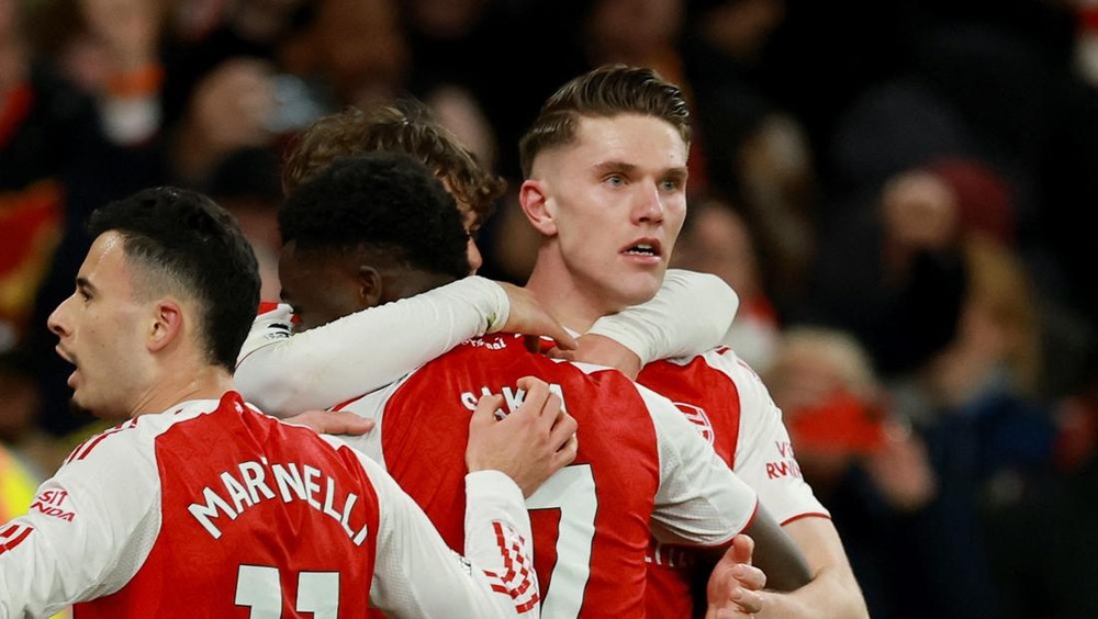 SportsZam - Arsenal, yang sempat nyaman di puncak klasemen Liga Inggris, kini harus mulai merasakan tekanan dari Manchester City. Meskipun saat ini The Citizens masih berada di posisi kedua, performa impresif mereka belakangan ini menjadi sinyal bahaya bagi The Gunners. 1 SportsZam - Arsenal, yang sempat nyaman di puncak klasemen Liga Inggris, kini harus mulai merasakan tekanan dari Manchester City. Meskipun saat ini The Citizens masih berada di posisi kedua, performa impresif mereka belakangan ini menjadi sinyal bahaya bagi The Gunners.