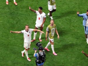 Harry Kane Memang Sakti: Magis Sang Kapten Bawa Inggris Lolos Dramatis!