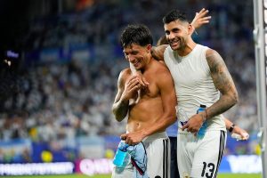 Panas Dua Bek Argentina Vs Legenda MU