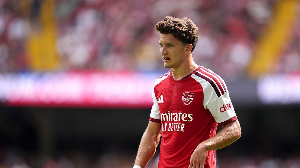 Sensasi Tzolis: Debut Gemilang, Arsenal Juara!