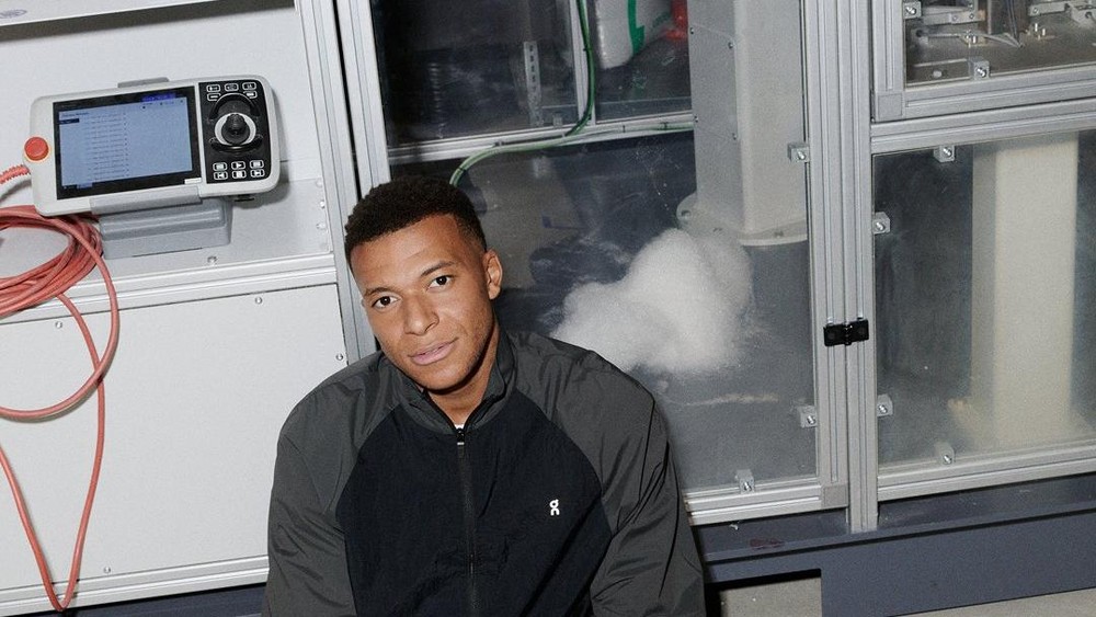 Mbappe Tinggalkan Nike, Kini Pakai On 1 Mbappe Tinggalkan Nike, Kini Pakai On
