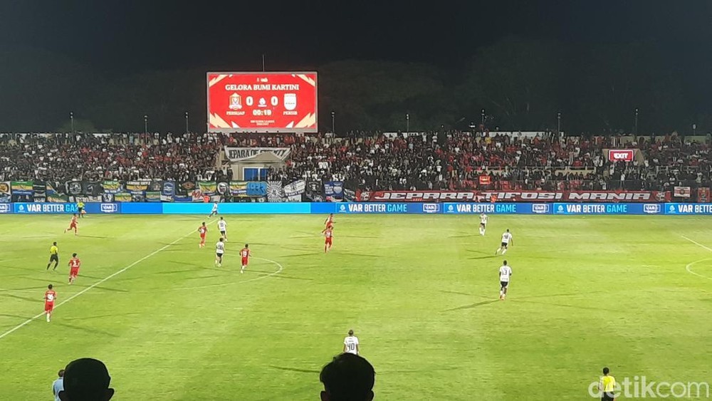 Drama 5 Gol! Thom Haye Bawa Persib Taklukkan Jepara! 1 Drama 5 Gol! Thom Haye Bawa Persib Taklukkan Jepara!