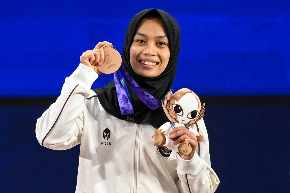 Luluk Diana Ukir Sejarah! Perunggu Angkat Besi Asian Games! 1 Luluk Diana Ukir Sejarah! Perunggu Angkat Besi Asian Games!