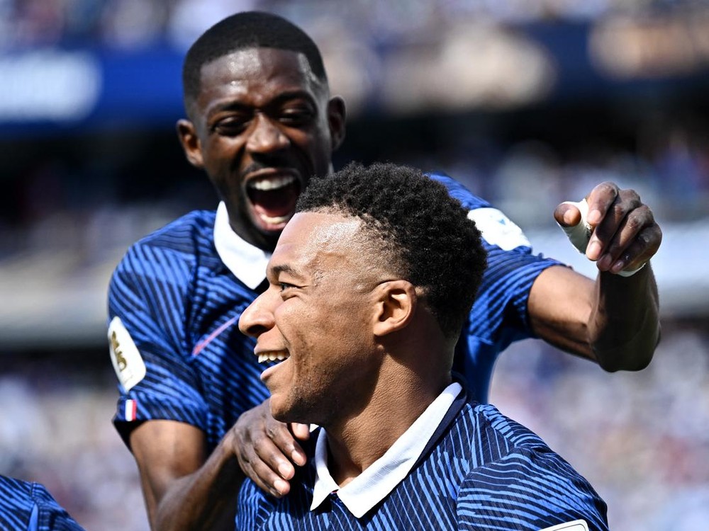 Persaingan Raih Ballon d'Or Tak Ubah Kedekatan Mbappe & Dembele 1 Persaingan Raih Ballon d'Or Tak Ubah Kedekatan Mbappe & Dembele