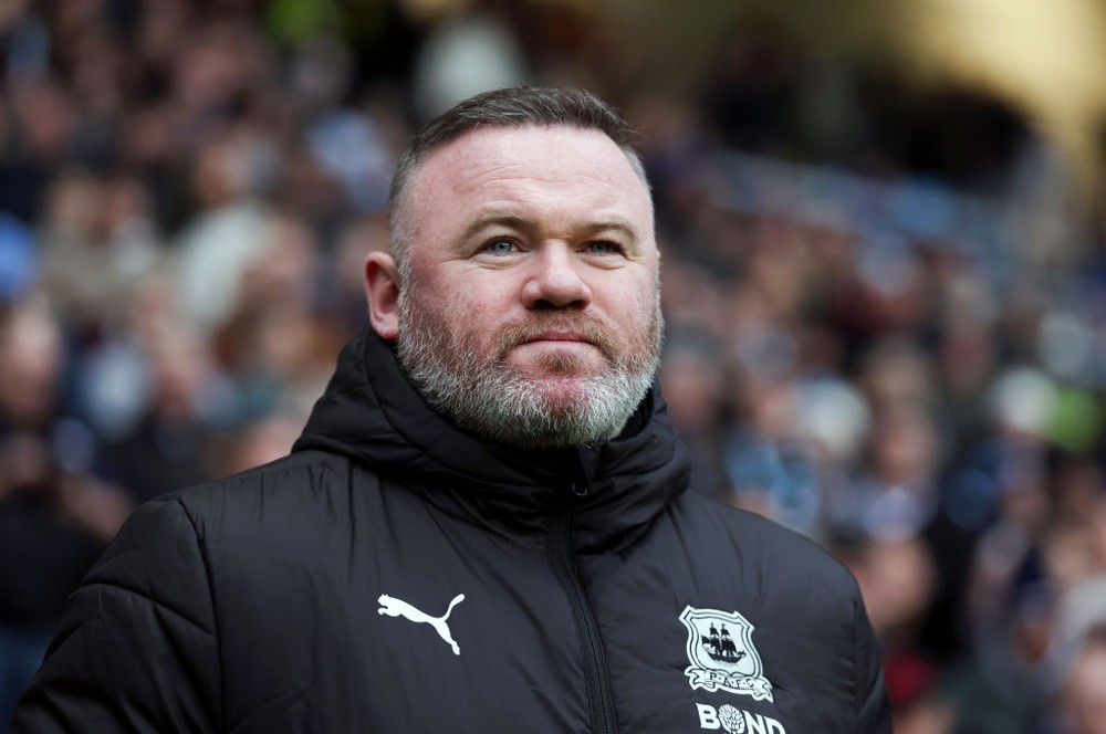 Wayne Rooney Mau Latih MU, tapi Sadar Diri 1 Wayne Rooney Mau Latih MU, tapi Sadar Diri